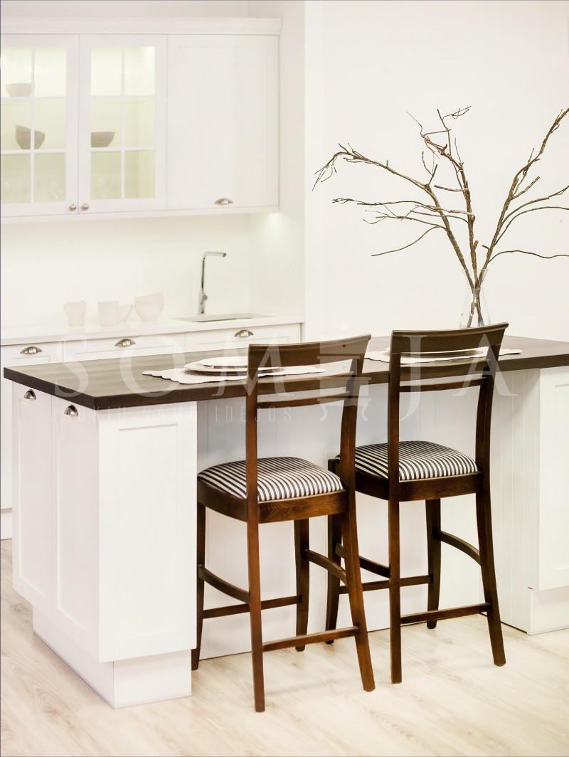 Agilės virtuvės sala, pusbaris, su pusbario kėdėmis